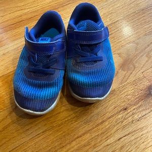 Toddle boys blue nikes 8c